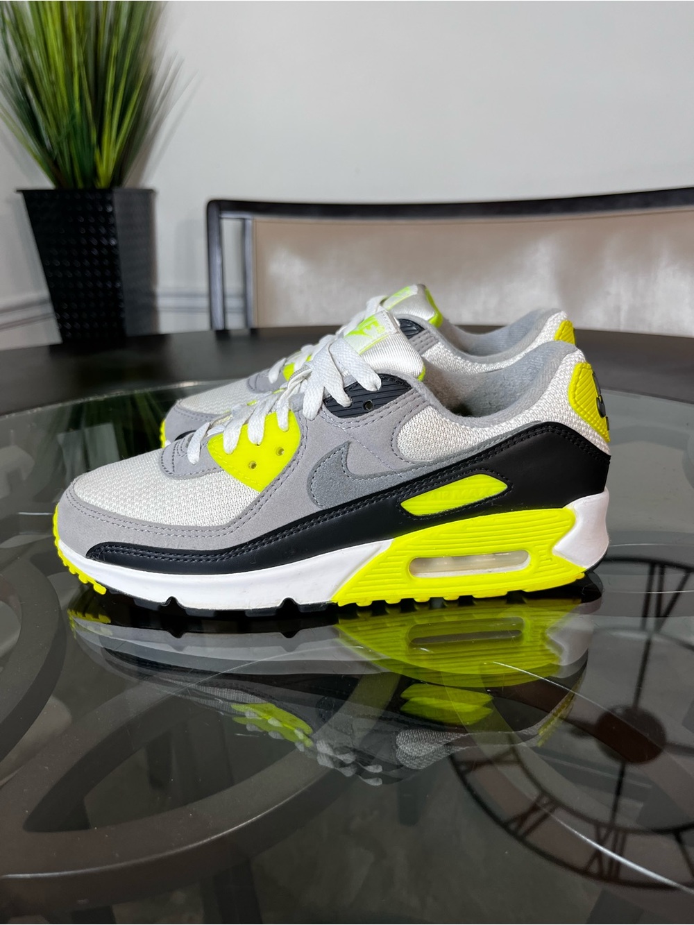 Nike Air Max 90 Shoes
Womens Size 8 Gray Volt
Colorblock Running - Picture 2 of 5